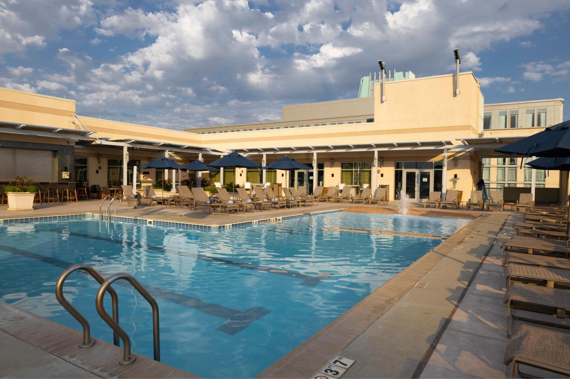 Renaissance Montgomery Hotel & Spa At The Convention Center Esterno foto