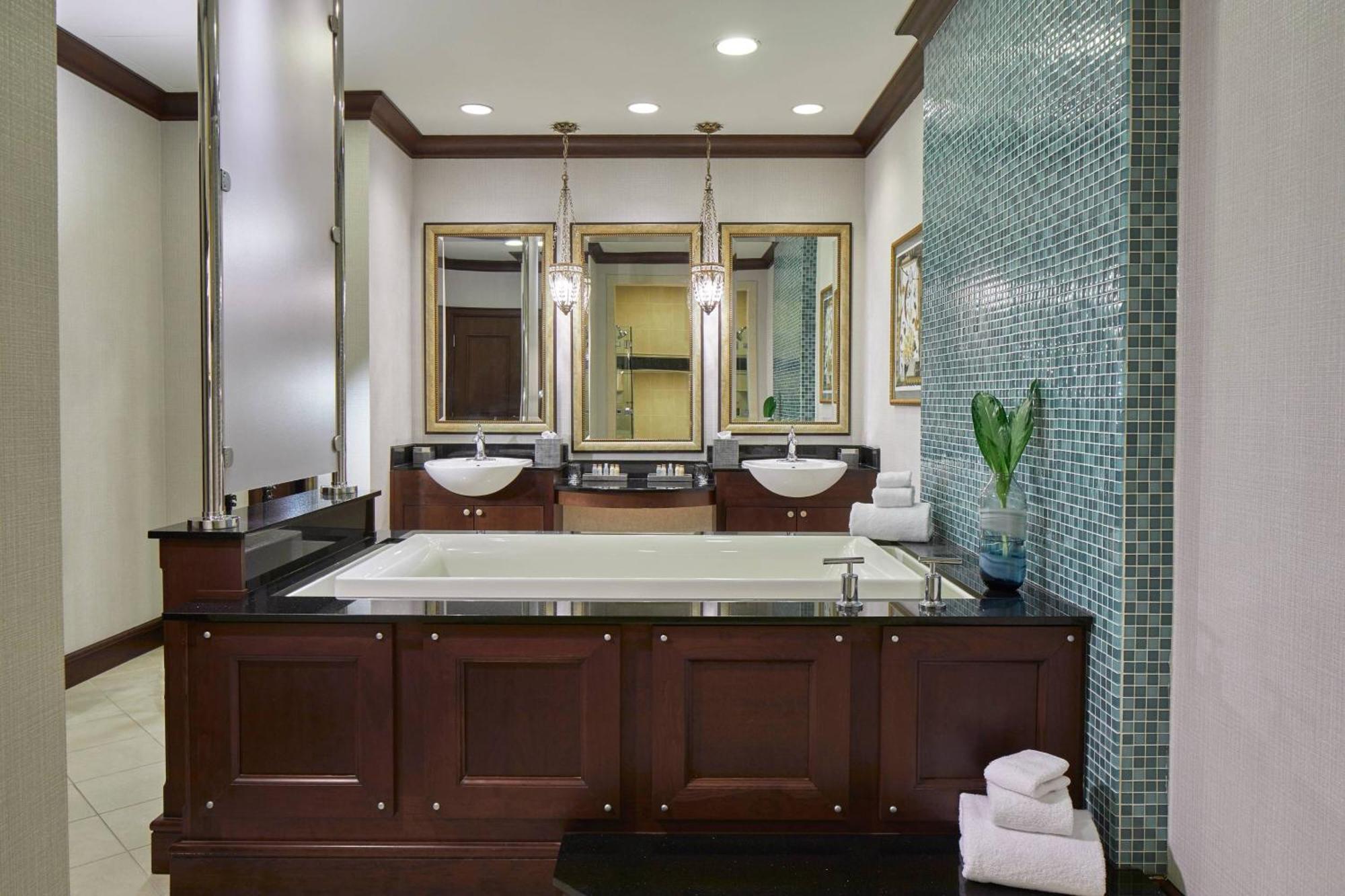 Renaissance Montgomery Hotel & Spa At The Convention Center Esterno foto