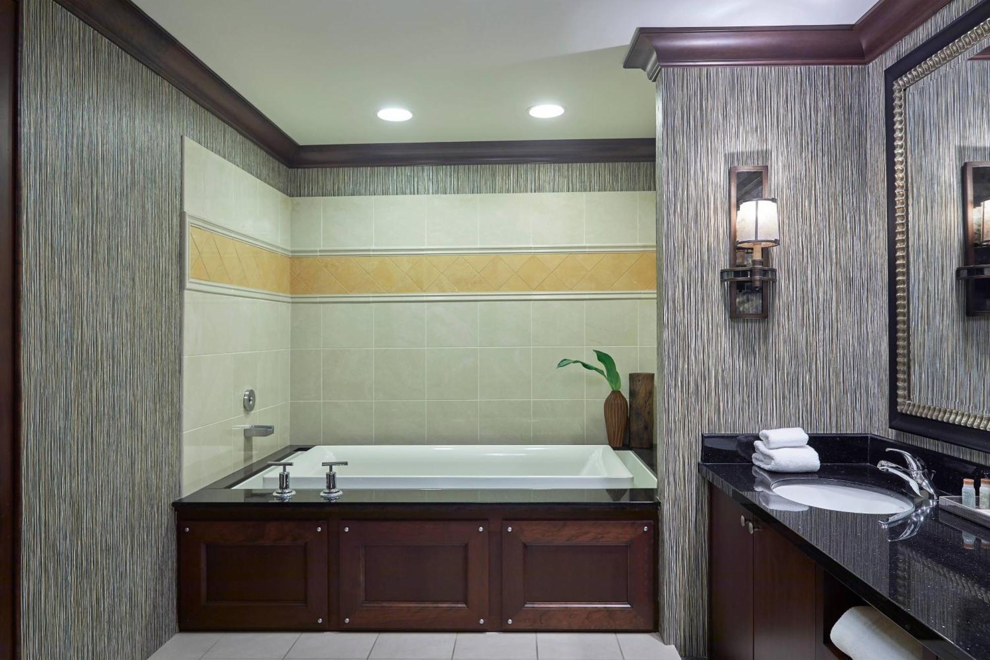 Renaissance Montgomery Hotel & Spa At The Convention Center Esterno foto