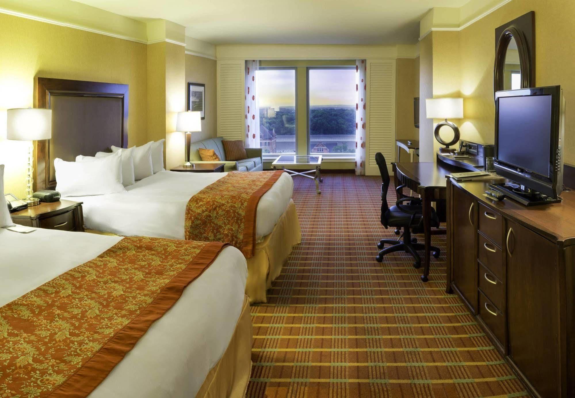 Renaissance Montgomery Hotel & Spa At The Convention Center Esterno foto